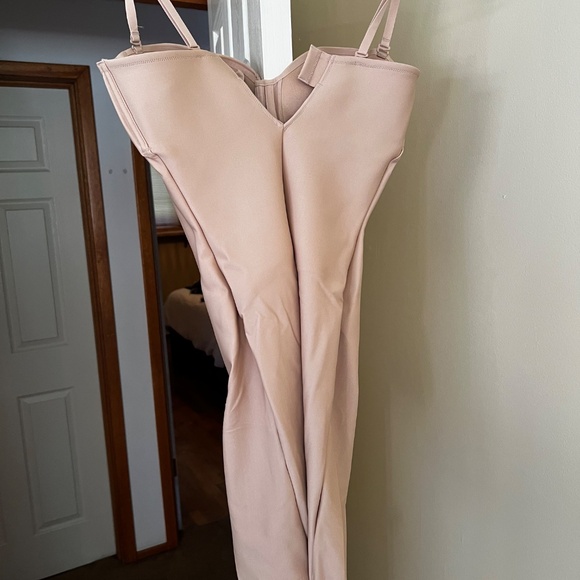 Skims Shapewear - Picture 4 of 5